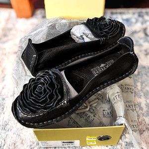 NWT L’artiste Dezi flats with black leather floral rosette ruffle size 8.5